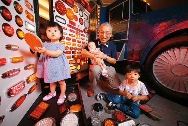 養小孩、顧長輩，這座車燈廠用它贏得員工的心
