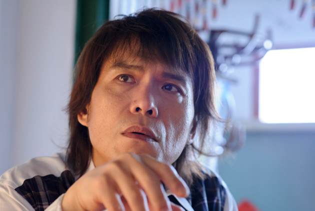 「大家去開夜店，我來拍照！」  不願成為標本的男子