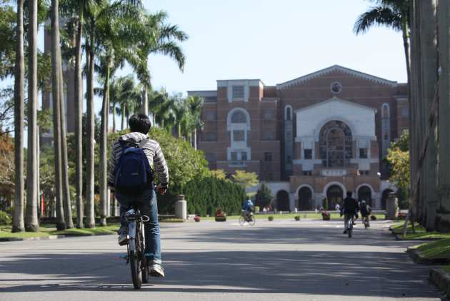 不缺錢？大學生學貸人數為什麼逐年下降？