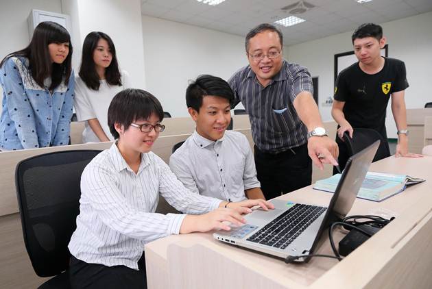 會資系-中正大學-會計-審計-資誠-勤業眾信-數位-轉型-鴻海