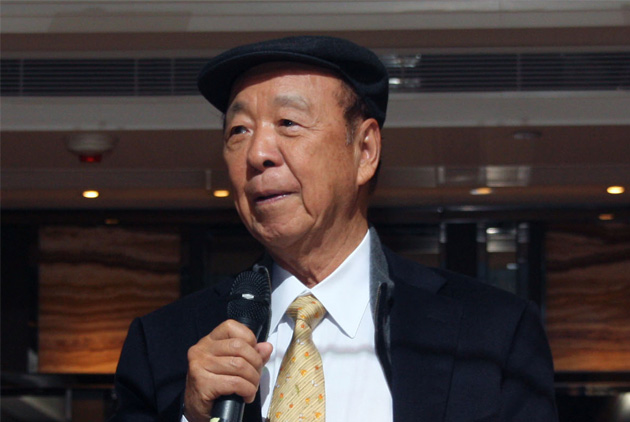 從賣花生到亞洲巨富的傳奇人生