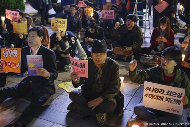 首爾萬人大遊行齊聲抗議朴槿惠