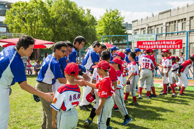 毛小孩萌樣逗趣，特教生「心融化了」