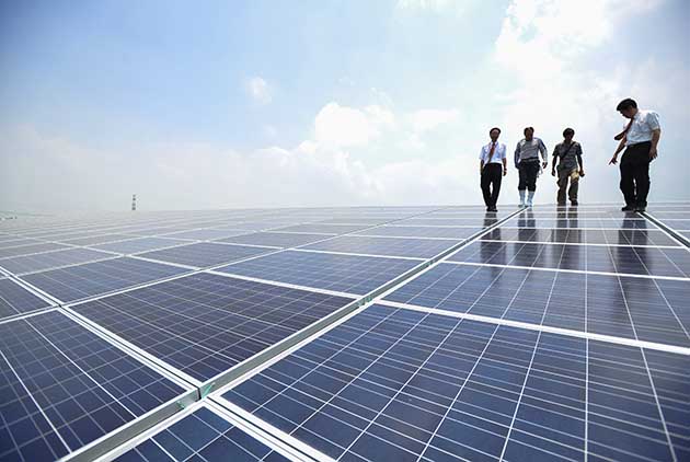 銀行員捲袖下鄉　瘋搶綠電生意
