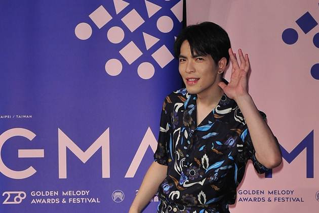 蕭敬騰：把歌唱好，要想像自己沒穿衣服在山頂吶喊