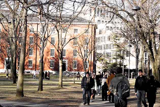 哈佛大學33年來第一次罷工：一個食堂，兩個世界