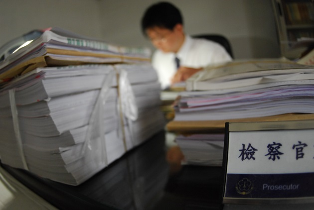 【司法改革專題】月審60件案　基層法官、檢察官有多過勞？