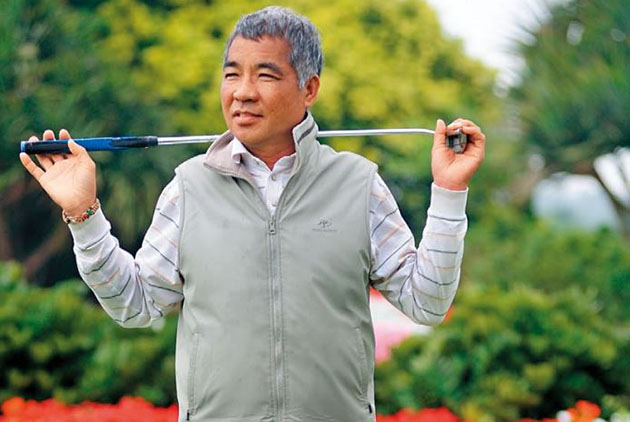 世界球后背後的男人