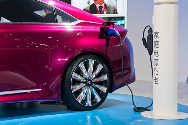中國推電動車，為何你家的白鐵門要漲價？