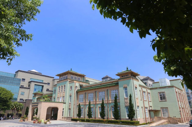 愛河旁的帝冠式建築 　濃縮在地發展史