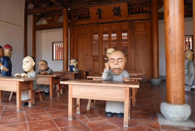 沿著鳳山溪綠園道  往歷史奔去