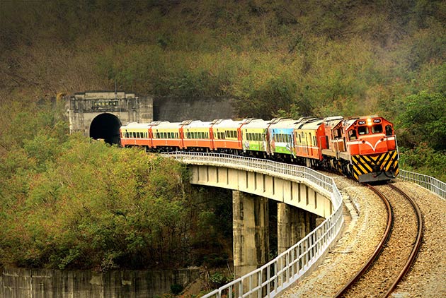 郵輪式列車-台鐵-鐵道旅行-蒸氣火車-易遊網