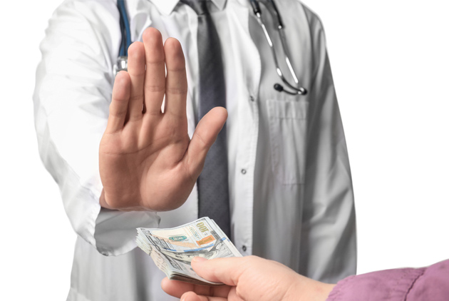 加拿大醫生抗議「被加薪」：怎麼不多為護理師和病人著想？