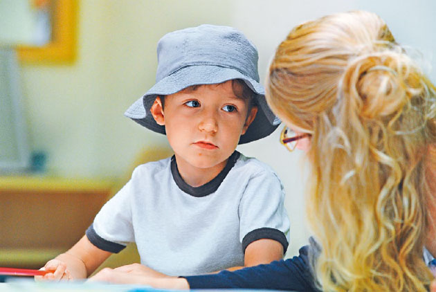世界搶著到上海留學 — 洋娃娃也學唱中共國歌