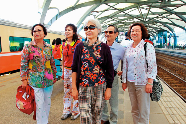 樂齡商機　 阿公阿嬤也揪團