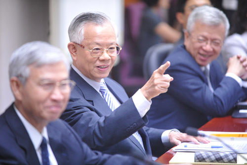 央行宣布，兩岸貨幣清算合作備忘錄簽訂