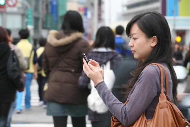 人氣不再？簡訊滿２０歲，發送量大減