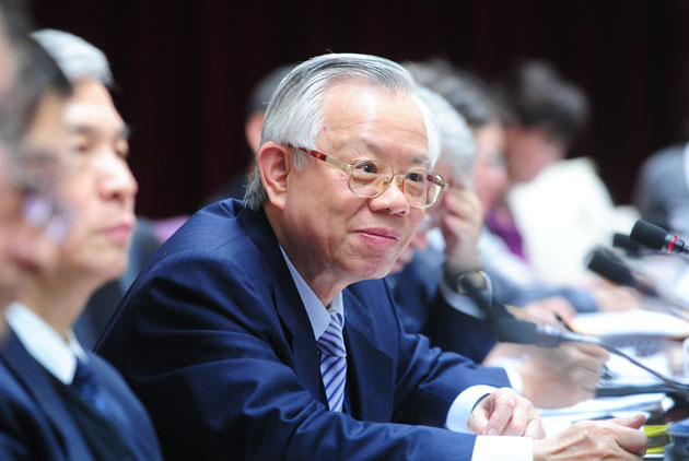 經建會、經濟部、財政部的工作，央行全包了