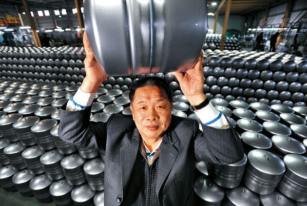 笠毅　黑手董事長　打下世界市場