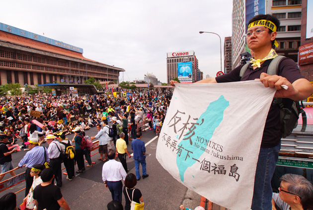 6成民眾贊成停建核四，但半數不願接受電價調漲