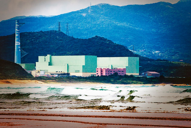 近六成民眾支持停建核四，其中半數拒漲電價
