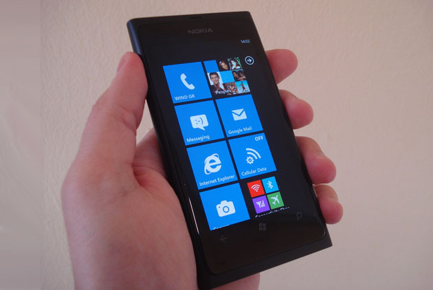 微軟 Nokia 交易完成 Nokia 員工怒砸 Lumia 手機