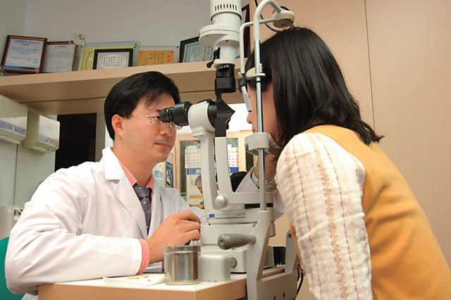 一定要戒的「傷眼習慣」VS.眼科醫生的護眼方法