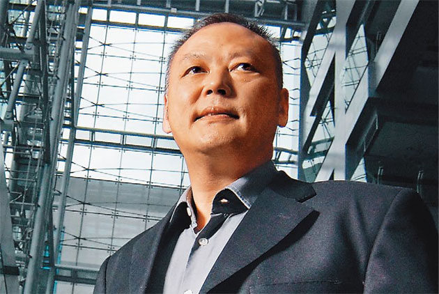 宏達電 用全球員工的腦  對決蘋果