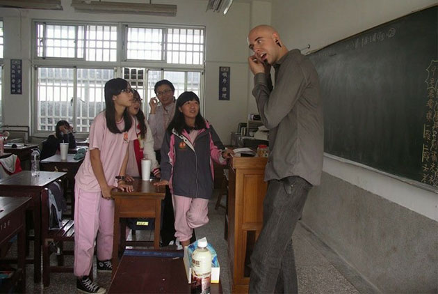 瑞典刺青男：學歷又怎樣？就算一手爛牌還是能成功！