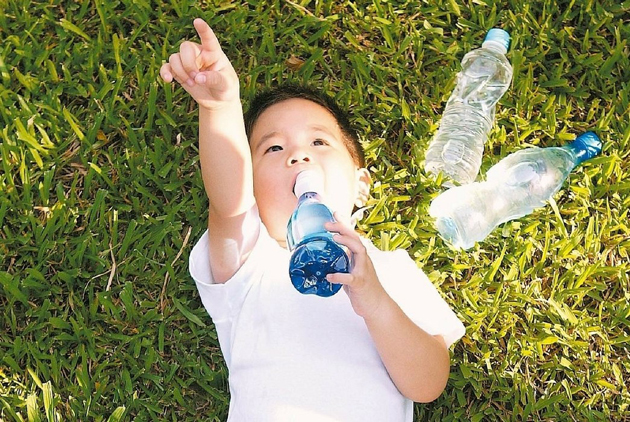 研究證實：車內瓶裝水　曬過真有毒