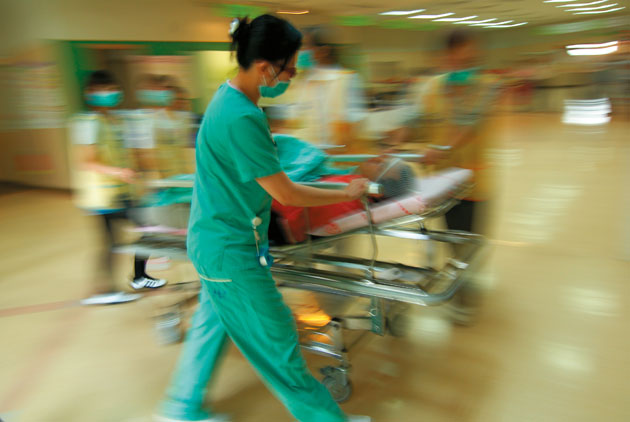 24張漫畫　看懂健保缺失與醫療崩壞