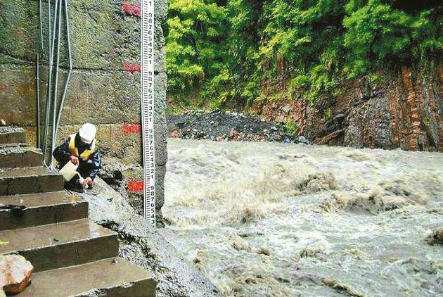 颱風天監測水文 他們出門搏風雨