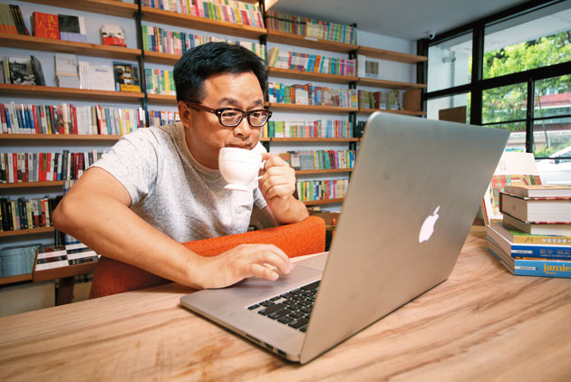 數位實用主義　羅文嘉靠網路找水牛書店落腳處
