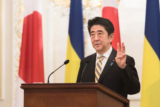 三年六支箭    安倍的弓術愈來愈受人質疑
