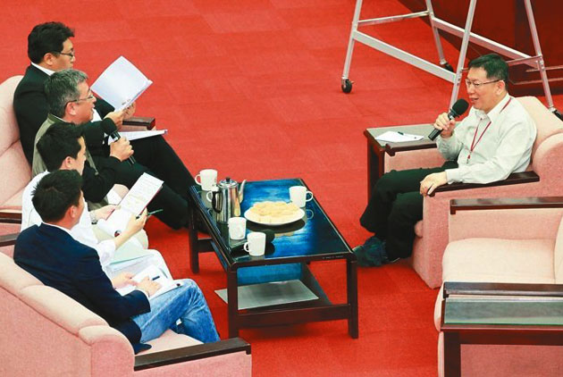 市長答詢「請上座」　柯文哲：坐立難安