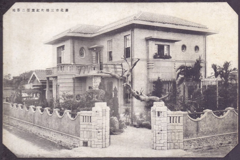 紅葉園落成後由出版社做為台北著名地標，印製成「台北市三橋町紅葉園二番地」明信片。