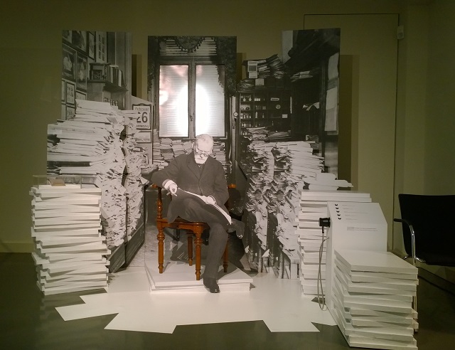 法蘭克福歷史博物館展覽中，埃爾利希雜亂的工作室。