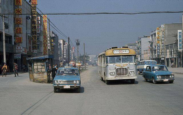1969年台北市信義路永康街口。