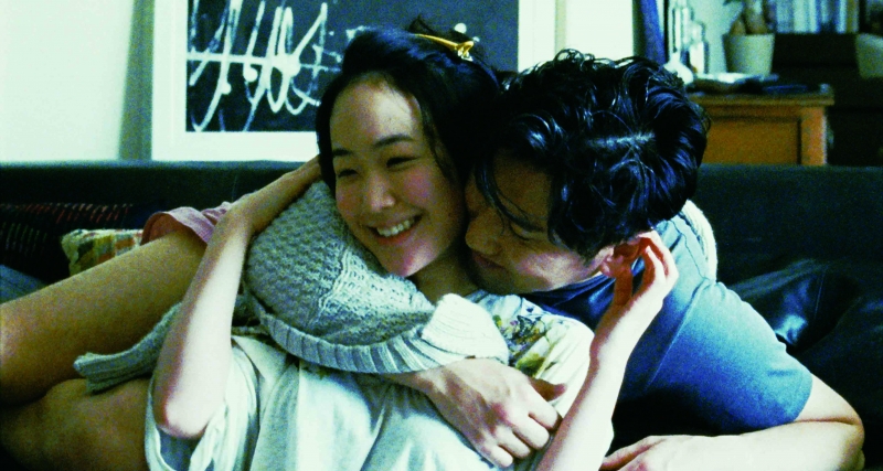 《漫長的藉口》劇照，幸夫的妻子遭遇車禍時，幸夫正與外遇對象（黑木華飾）開心偷情。