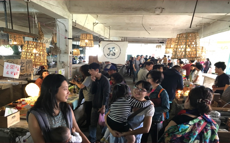 告別市集當天，水交社果菜市場彷彿又重回昔日的熱鬧。