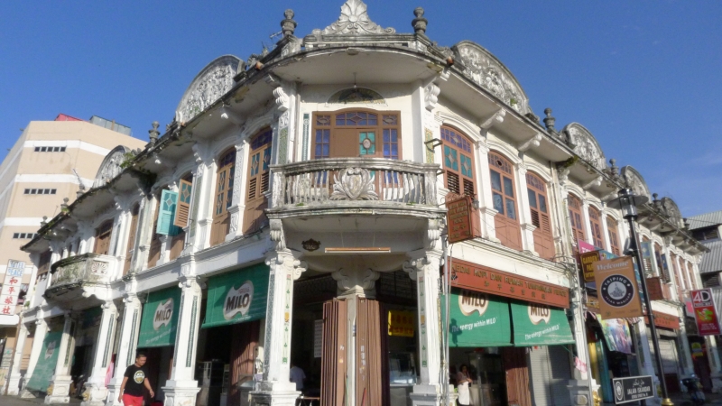 歷史建築修復再利用為旅館，除保存傳統格局，也提昇了空氣對流品質與節能。