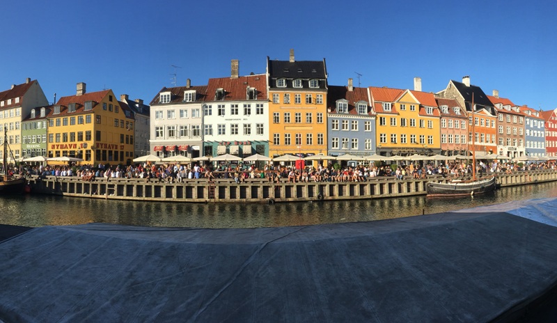 丹麥哥本哈根的都市設計十分具有特色，新港（Nyhavn）彩色屋己列入為聯合國教科文組織的準世界遺產。