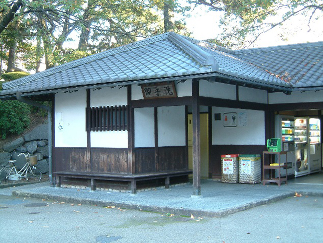 日本公廁。